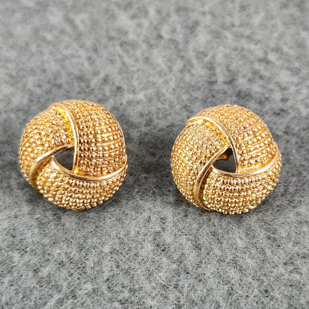 Vintage 1980s Avon Puffed Knot Wrap Clip-On Earrings – Gold-Tone, Textured